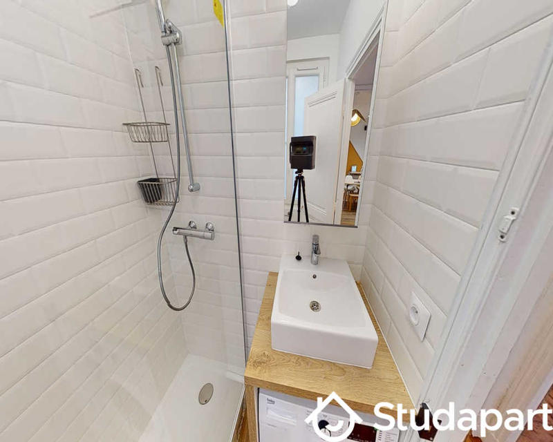 Chambre - 150 m² - 1 pièce