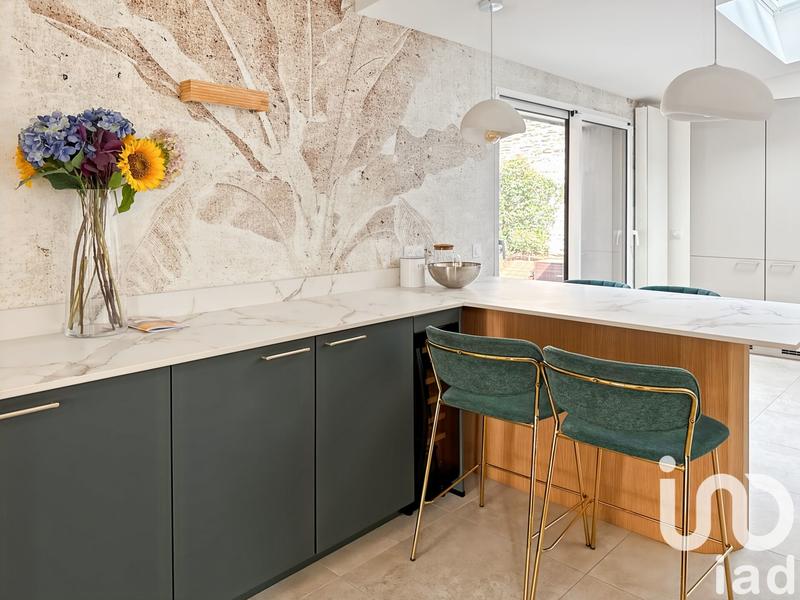 Maison - 220 m² - 7 pièces