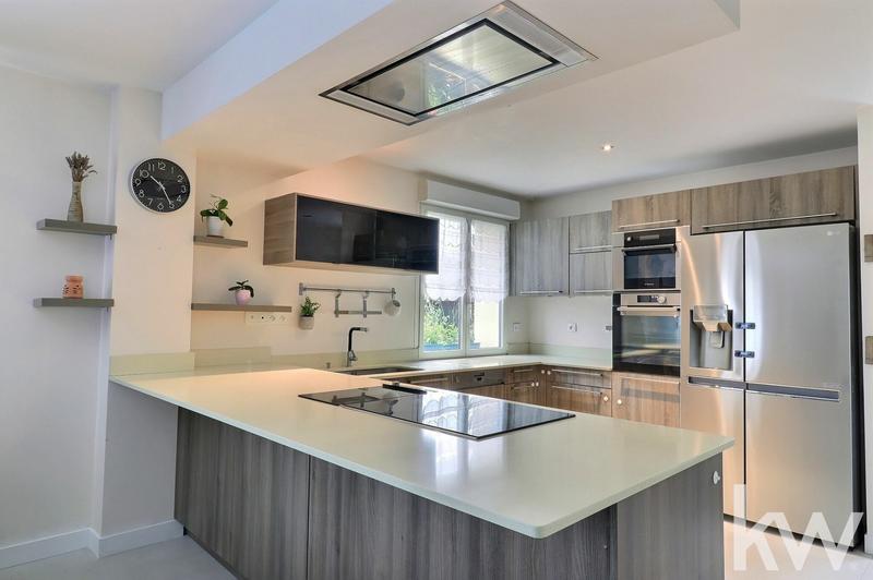 Maison - 180 m² - 7 pièces