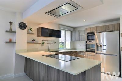 Maison - 180 m² - 7 pièces