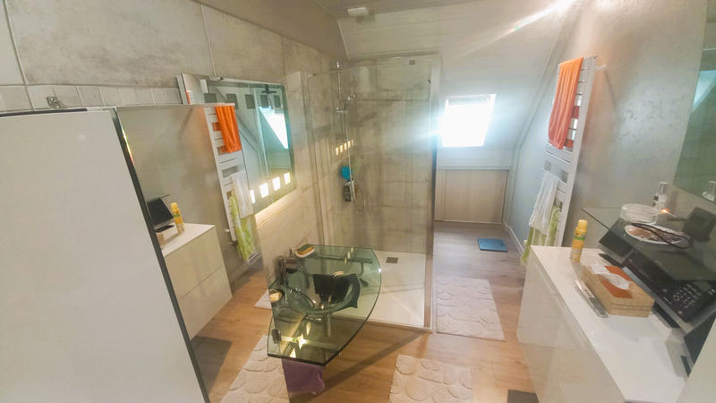 Maison - 170 m² - 7 pièces