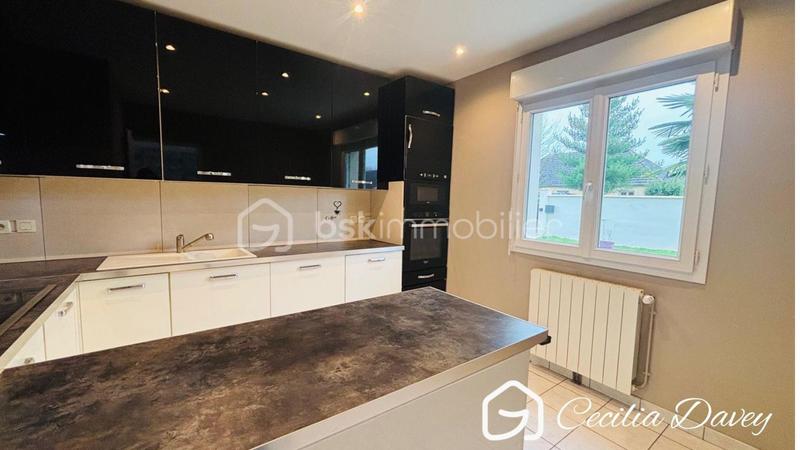 Maison - 95 m² - 5 pièces