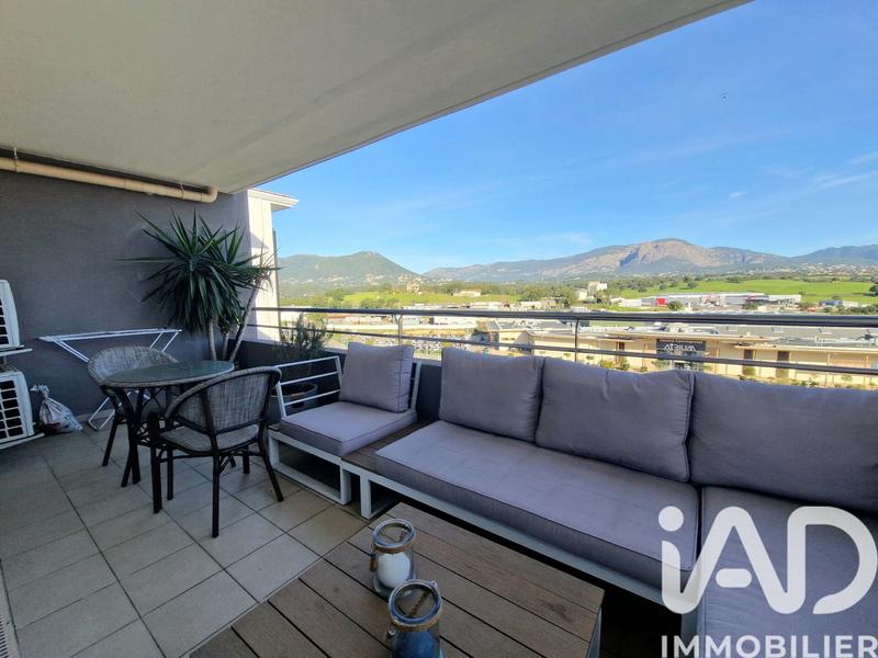 Appartement - 79 m² - 4 pièces