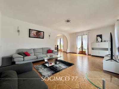 Maison - 183 m² - 8 pièces