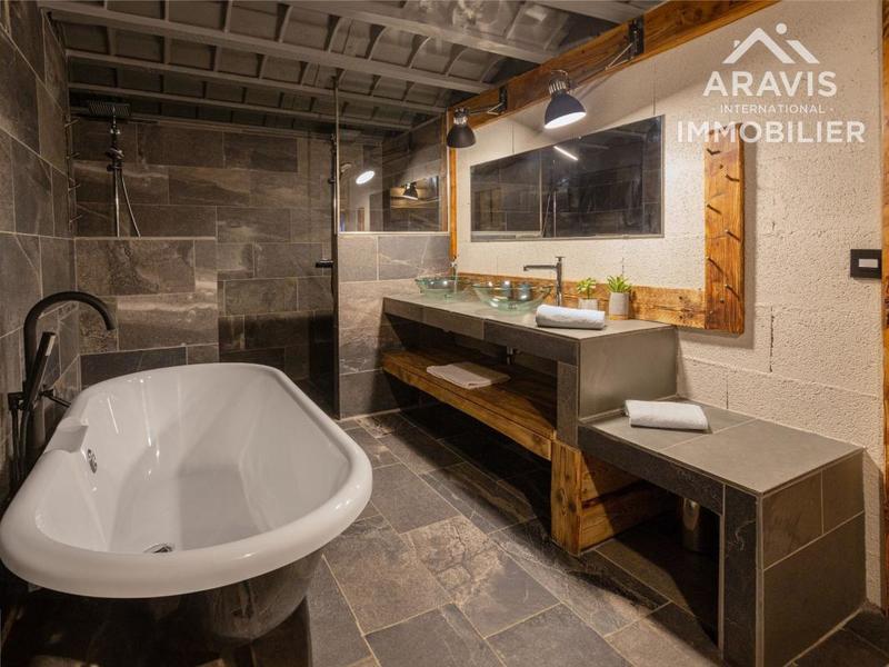 Châlet - 340 m² - 10 pièces