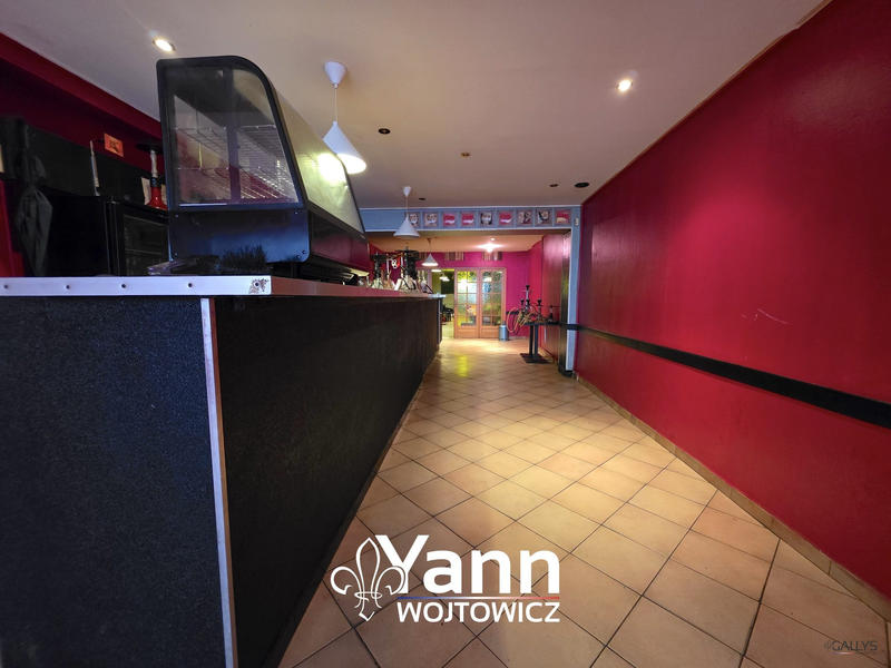 Maison - 350 m² - 11 pièces