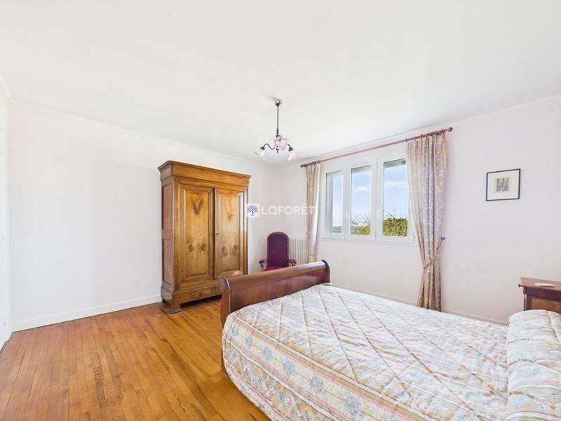 Maison traditionnelle - 224 m² - 9 pièces