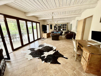 Mas - 350 m² - 14 pièces