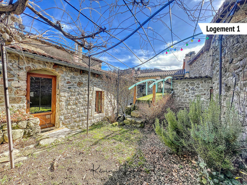 Propriété - 300 m² - 13 pièces