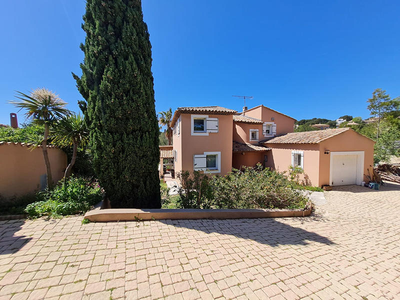 Maison - 235 m² - 7 pièces