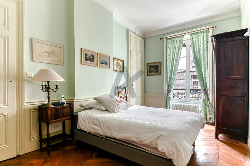 Appartement - 189 m² - 6 pièces