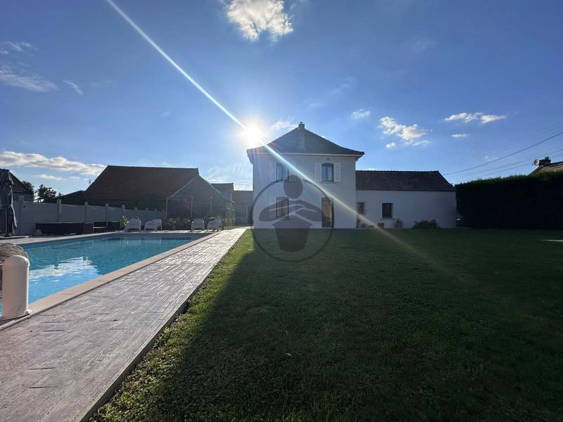 Maison - 277 m² - 8 pièces