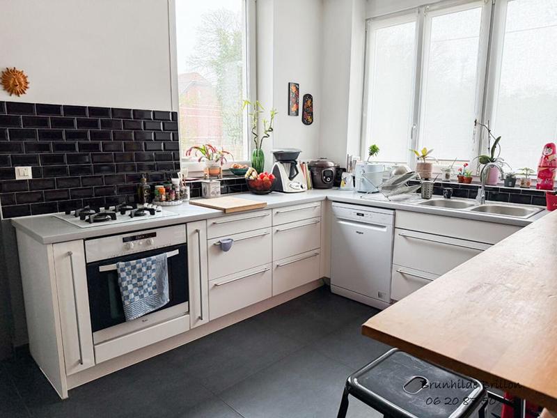 Maison - 225 m² - 9 pièces