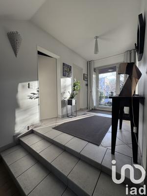 Maison - 245 m² - 9 pièces