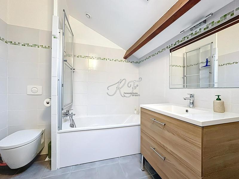 Maison - 95 m² - 5 pièces