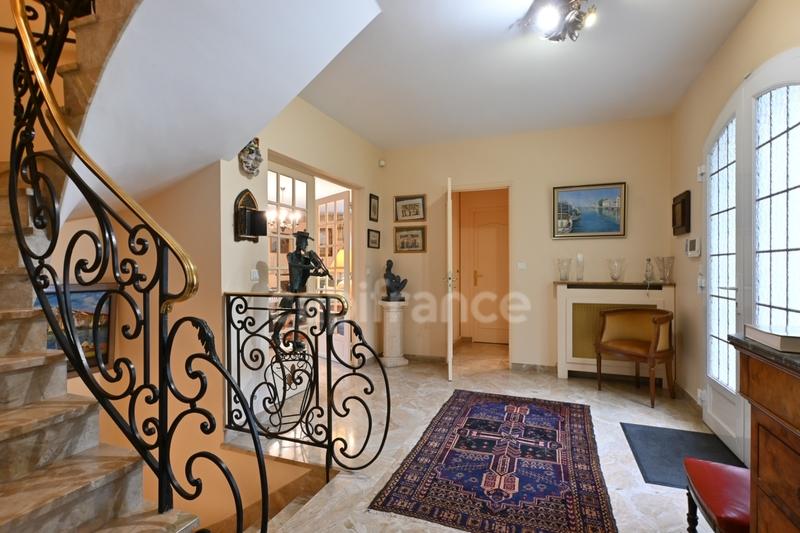 Maison bourgeoise - 225 m² - 9 pièces
