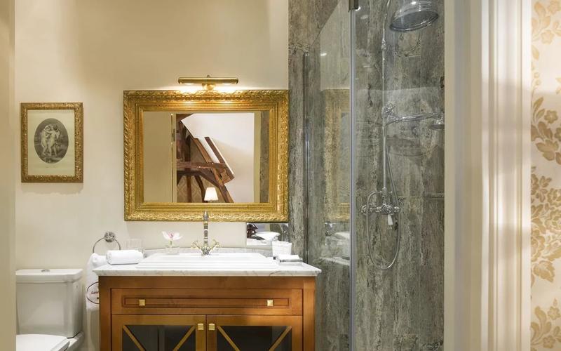 Château - 1 300 m² - 30 pièces