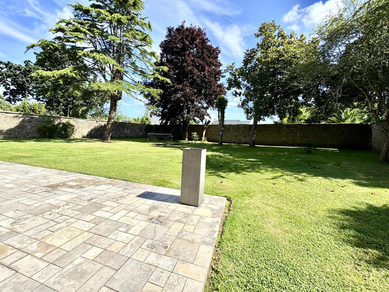 Maison - 311 m² - 8 pièces