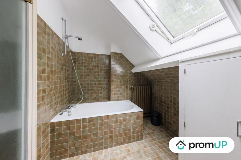 Maison traditionnelle - 223 m² - 12 pièces