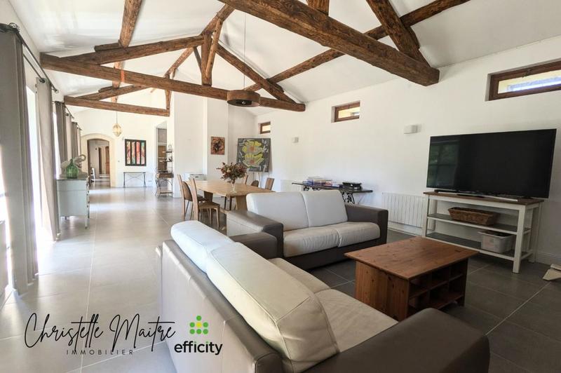 Maison - 333 m² - 10 pièces