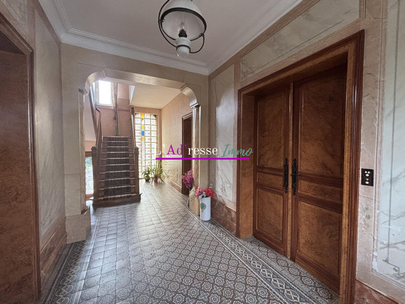 Maison traditionnelle - 238 m² - 7 pièces