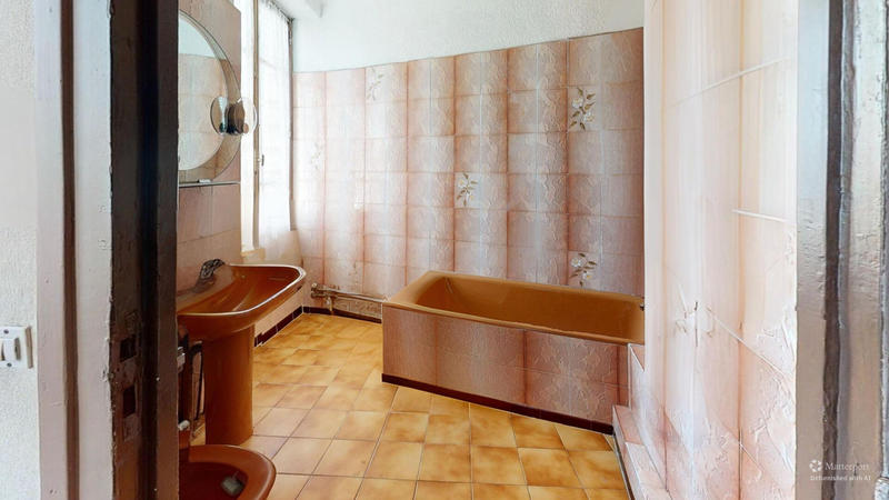 Immeuble - 114 m² - 10 pièces