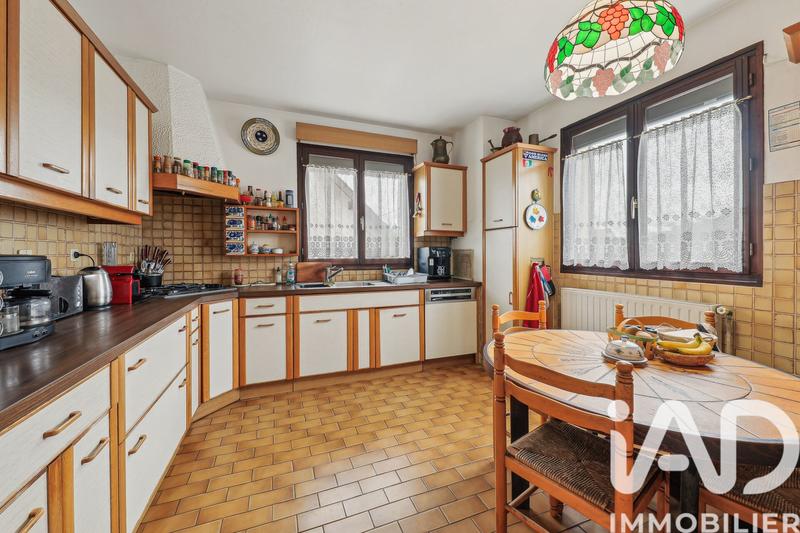 Maison - 230 m² - 9 pièces