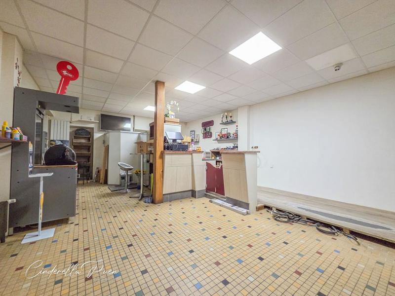 Maison - 275 m² - 11 pièces