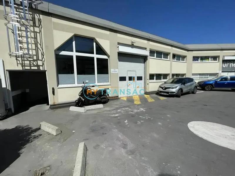 Local d'activité / Entrepôt - 854 m²