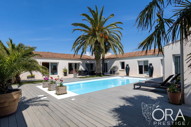 Maison contemporaine - 274 m² - 7 pièces