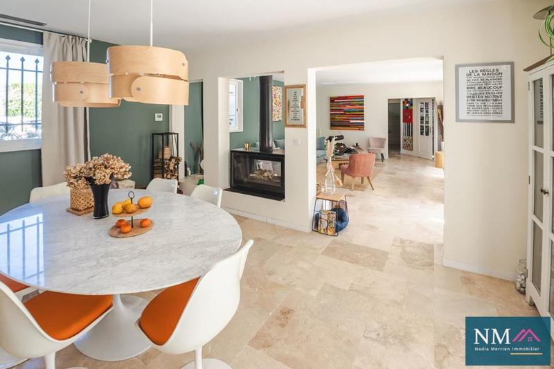 Demeure - 225 m² - 9 pièces