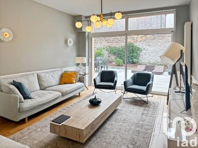 Maison - 220 m² - 7 pièces