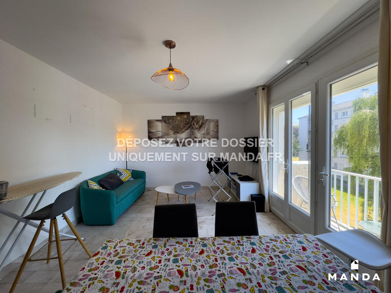 Chambre - 9 m² - 5 pièces