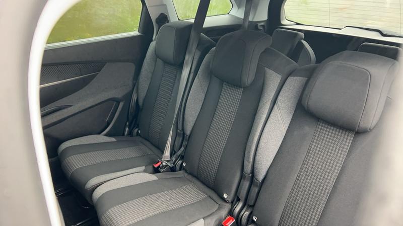 Peugeot 5008 1.5 BlueHDi 130 Eat8 Active Business