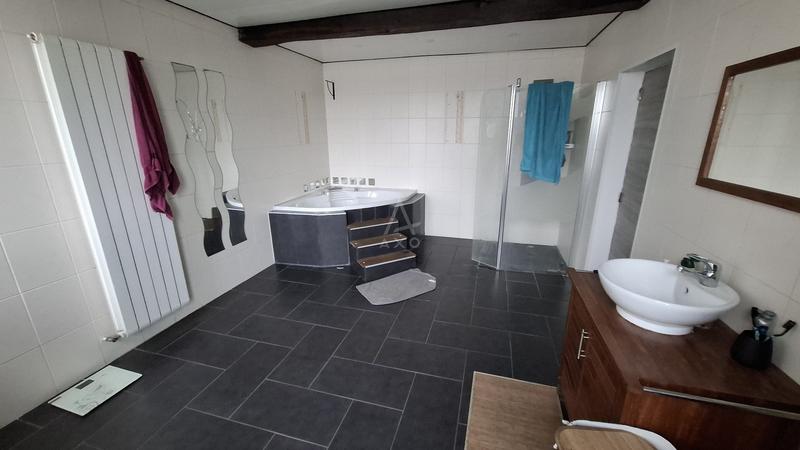 Maison - 205 m² - 7 pièces