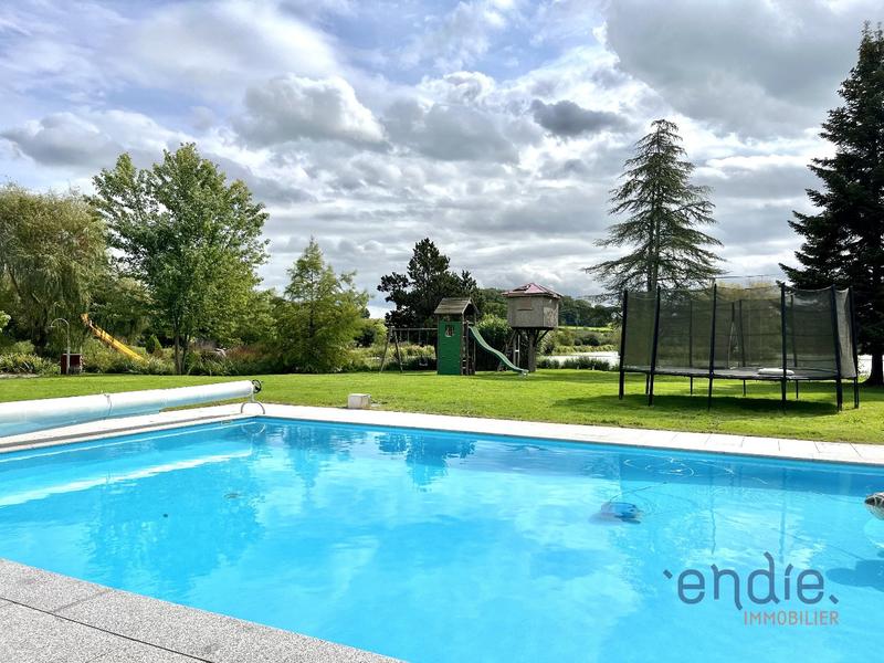 Maison - 275 m² - 8 pièces