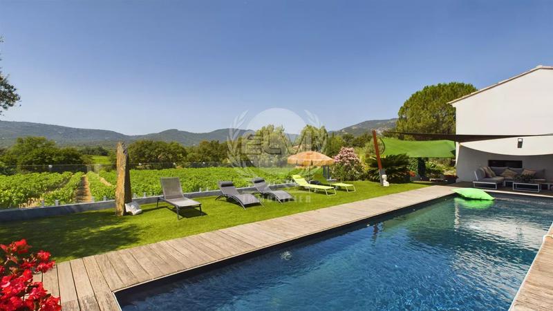 Maison - 1 100 m² - 4 pièces