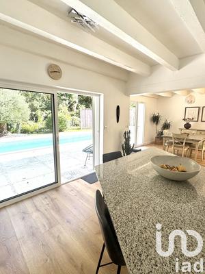 Maison - 225 m² - 6 pièces