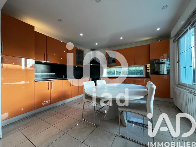 Maison - 215 m² - 7 pièces