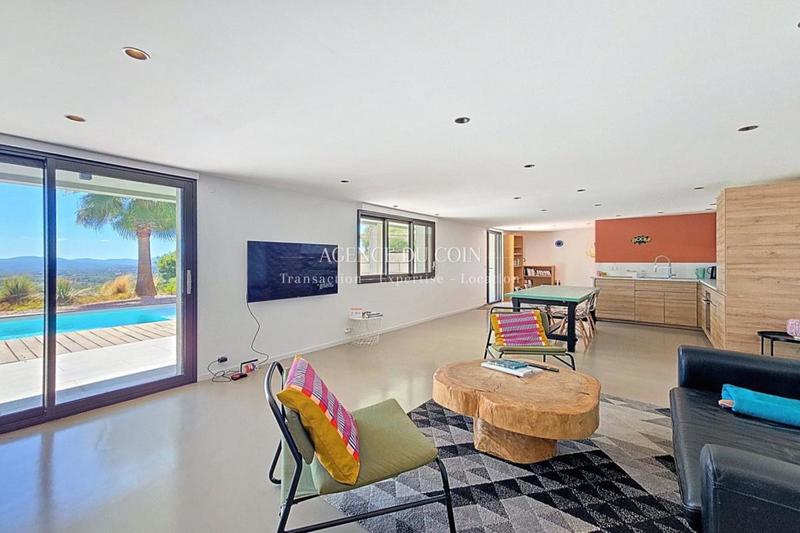 Maison - 215 m² - 6 pièces