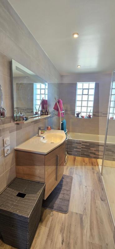 Propriété - 250 m² - 6 pièces