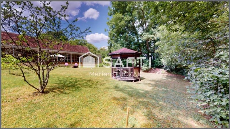 Local commercial - 240 m² - 8 pièces