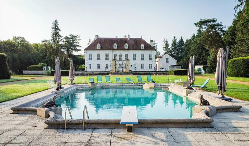 Château - 1 242 m² - 20 pièces