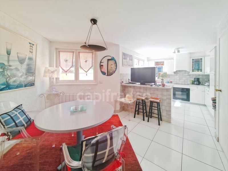 Maison - 201 m² - 7 pièces