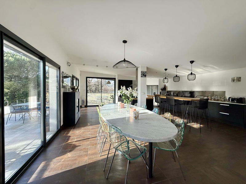 Appartement - 233 m² - 7 pièces