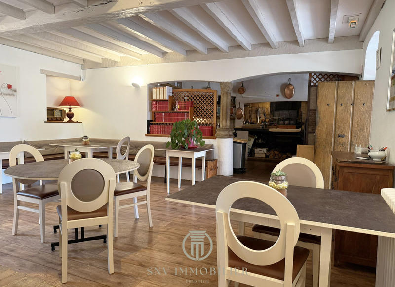 Maison - 285 m² - 8 pièces