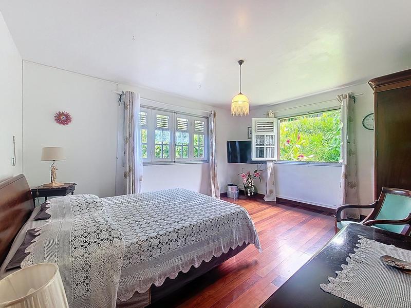 Maison - 290 m² - 9 pièces