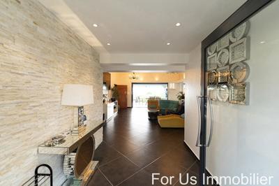 Villa - 271 m² - 8 pièces