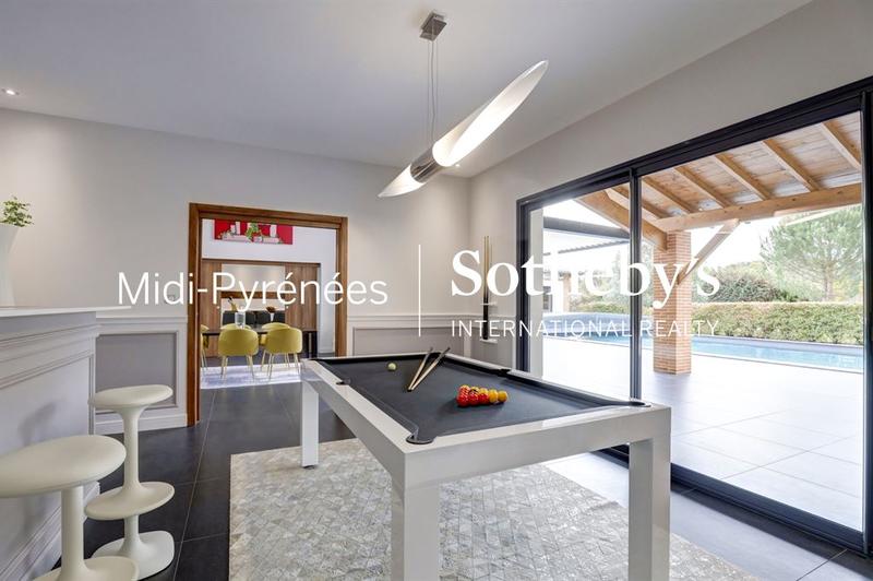 Maison - 320 m² - 9 pièces