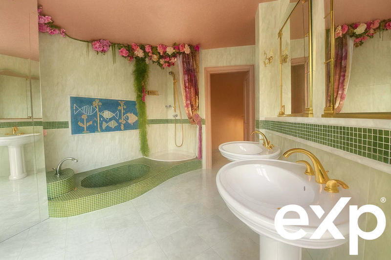 Maison - 288 m² - 11 pièces